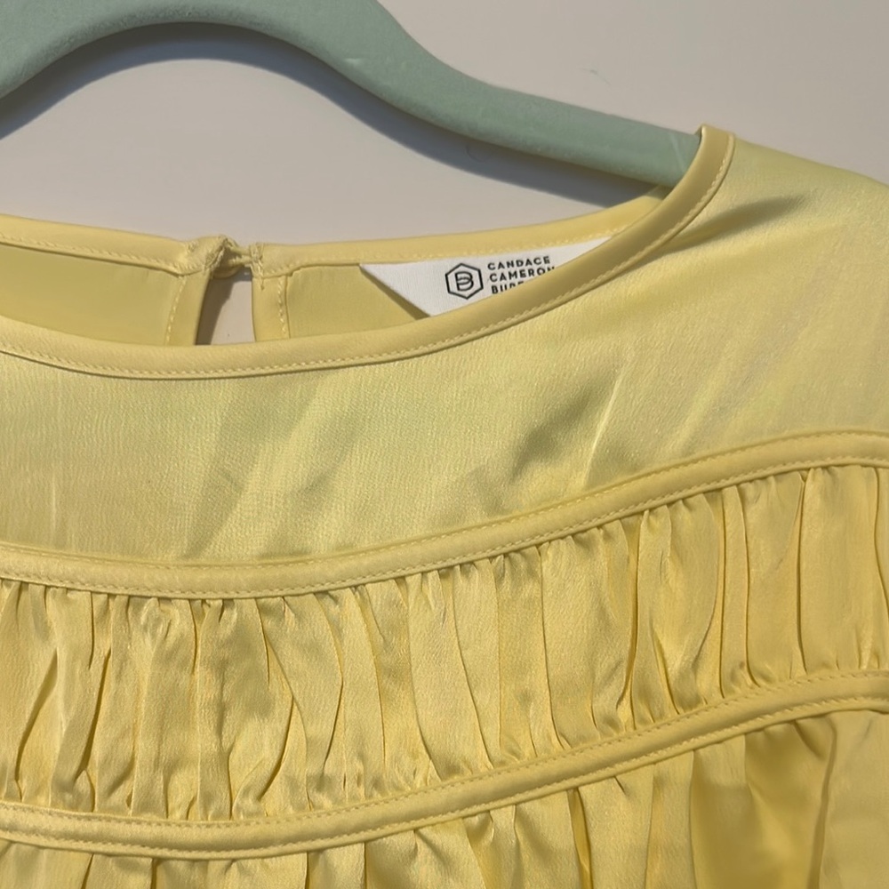 Candace Cameron Bure Yellow Ruffled Blouse - Picture 6 of 8